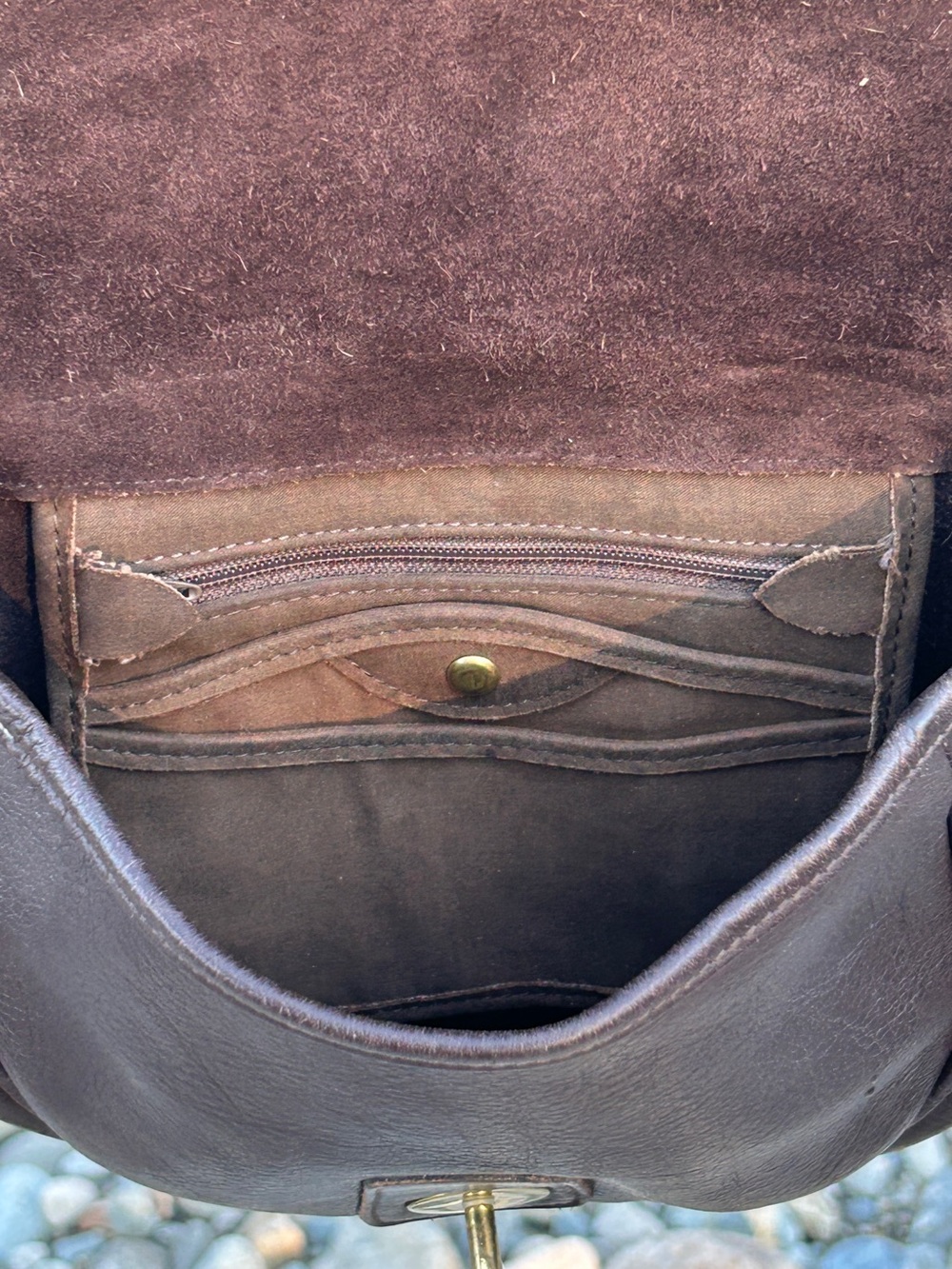Vintage Dooney & Bourke All-Weather Leather Horseshoe Saddle Bag U115 - Picture 3 of 16